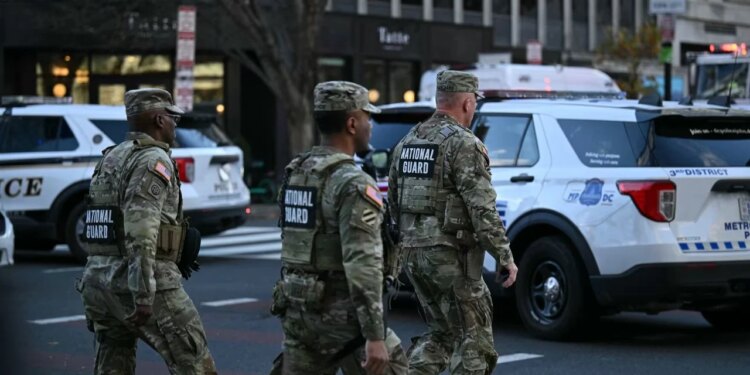 Ushtarë të plagosur pranë Shtëpisë së Bardhë/ Trump propozon dërgimin e 500 trupave të Gardës Kombëtare në Uashington