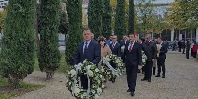 VIDEO/ Noka në Vlorë për Festën e Pavarësisë, gabim gjatë urimit: Sot është dita e Skënderbeut…