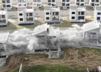 VIDEO/ Shemben tre objekte pa leje në Sauk, Rama: Nuk mund të ndodhin në dëm të komunitetit