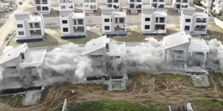 VIDEO/ Shemben tre objekte pa leje në Sauk, Rama: Nuk mund të ndodhin në dëm të komunitetit