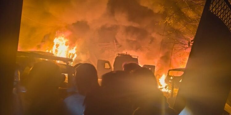 VIDEO/ Shpërthim i fuqishëm në një stacion policie në Indi, shqetësime për viktimat