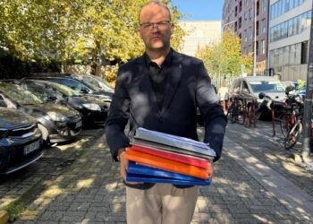 "Veliaj nuk u paraqit në seancë" / Aulon Kalaja: Seanca u shty për më 12 nëntor, kryebashkiaku duhet të vijë nga burgu në gjykatë.