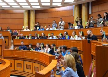 “Veliaj të vijë në Këshill”, opozita gjithashtu e mbështet: Të diskutojmë ballë për ballë.