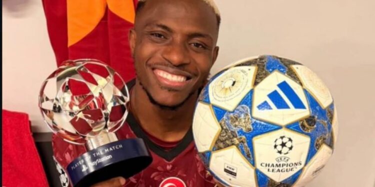 Victor Osimhen lan tifozi të sulmuesve evropianë, napolitanët e shikojnë me emocione.