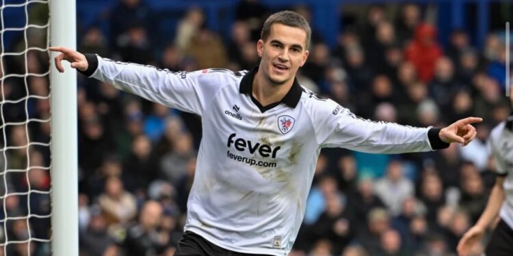 Video: Anis Mehmeti vazhdon t'i japë sinjale Sylvinhos, ylli shqiptar shpërthen përsëri në Angli