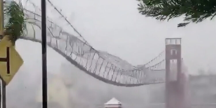 Video/ Dy persona të vdekur nga tajfuni Fung-wong në Filipine, ja si lëkundet ura nga erërat e forta