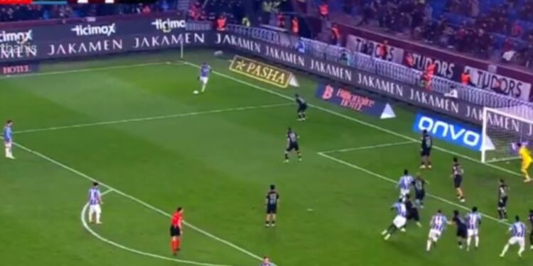 Video/ Ernest Muçi shkëlqen me gol të jashtëzakonshëm në Superligën Turke