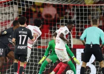 Video/ PSG humb në transfertë, kampionët e Europës munden nga Monaco me 10 lojtarë.