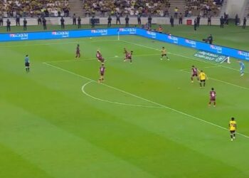 Video / Protagonisti i Mitaj me Al Ittihad, mbrojtësi i Kombëtares del nga stoli dhe asiston Benzemanë për golin e tretë të francezit.