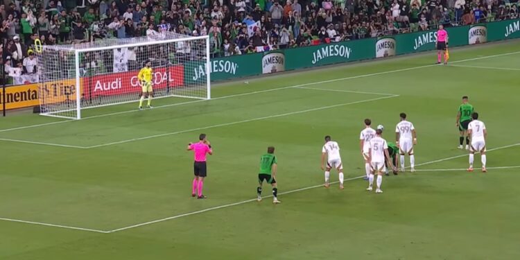 Video/ Uzuni i jashtëzakonshëm, sulmuesi i Kombëtares ndalet nga kampioni i Botës dhe përjashtohet nga finalet e MLS