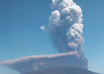 Video/ Vullkani 'aktivizohet' pas 10 mijë vitesh, pamjet e rralla që bënë xhiron e rrjetit