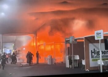 Video: Zjarri në qendrën e konferencave për klimën të OKB-së në Brazil, pjesëmarrësit evakuohen