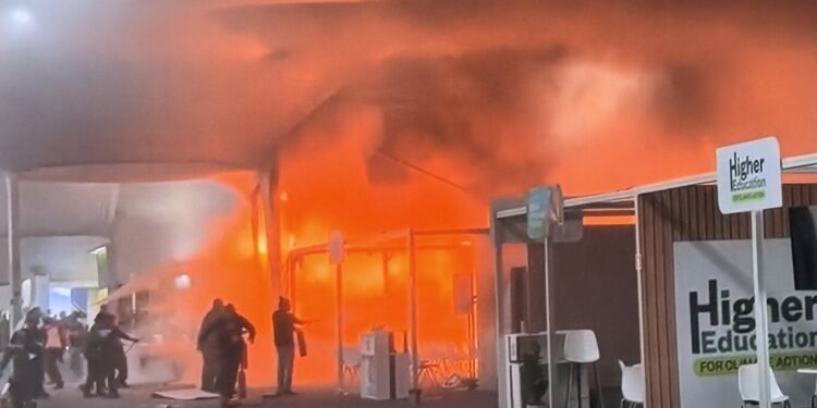 Video: Zjarri në qendrën e konferencave për klimën të OKB-së në Brazil, pjesëmarrësit evakuohen