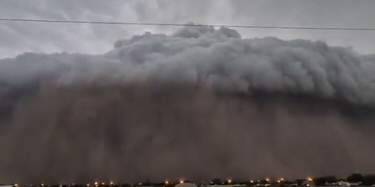 Video që tregon një stuhie të frikshme në Buenos Aires, retë e zeza mbuluan qytetin komplet.