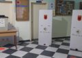 Votimi në Cërrik: Qytetarët e zgjedhin kryebashkiakun e ri, procesi kalon pa vështirësi.