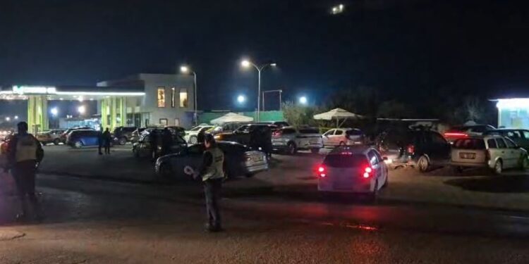 Vrasja e një biznesmeni në Elbasan, policia ka rrethuar zonën. Dëshmi vizuale nga vendi i ngjarjes.