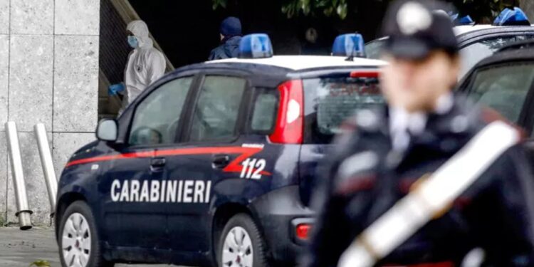 Vrasje në familje në Itali: 80-vjeçari godet me thikë bashkëshorten e tij 81-vjeçare

Një grua 81-vjeçare u gjet e vdekur në shtëpinë e saj në Via Pezza në Mesenzana, në provincën e Varese në Itali, me disa plagë thike në trup.