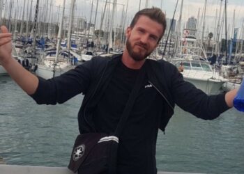 “Vrau veten dhe më pas e feta armën në sirtar”, familja e 34-vjeçarit shqiptar në ‘konflikt’ me drejtësinë italiane: E ekzekutuan! Si është e mundur që prokurori…