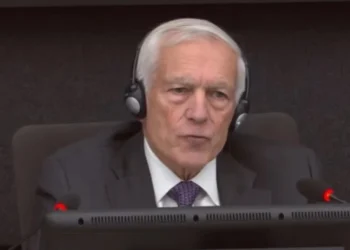 Wesley Clark: Kur njerëzit e luftojnë shtypjen, shndërrohen nga terroristë në luftëtarë të lirisë.
