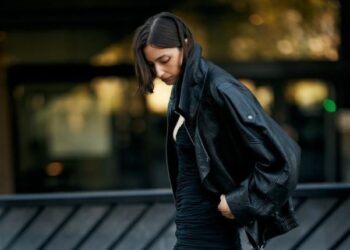 Xhaketat e lëkurës: Pesë mënyra të reja për t'i kombinuar këtë sezon.