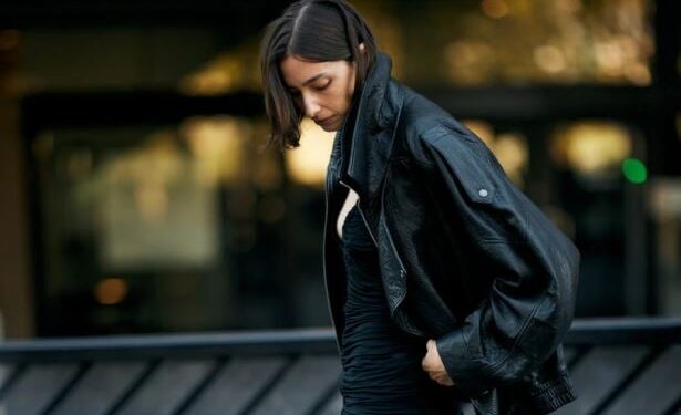 Xhaketat e lëkurës: Pesë mënyra të reja për t'i kombinuar këtë sezon.