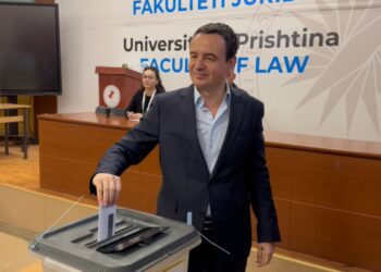 Zgjedhjet Lokale në Kosovë: Albin Kurti Nxisin Qytetarët të Votojnë në Ditën e Dytë të Raundit, Duke Ecilësuar Si Një Ditë Pozitive për Demokracinë.