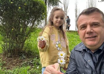 Zgjedhjet e pjesshme: Balla shpërndan një foto të veçantë me vajzën e tij dhe fton qytetarët të votojnë për kandidatët e tij.