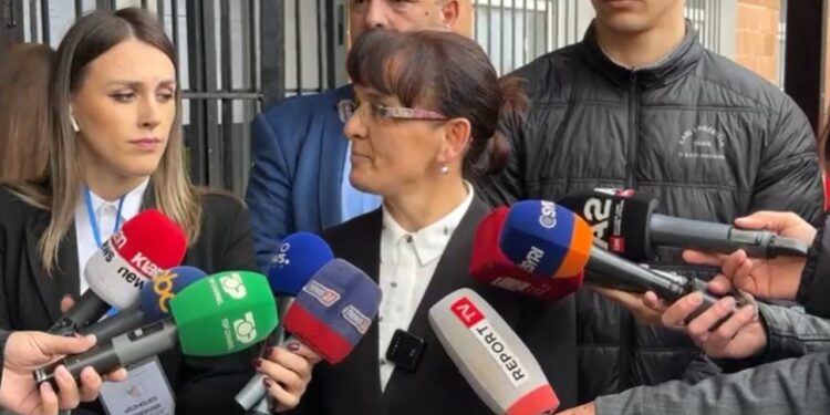 Zgjedhjet në Mat: Kandidatja e pavarur Suzana Pasha shprehet se mbetet socialiste, pavarësisht diferencave në ide.