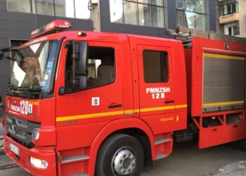 Zjarr në orët e para të mëngjesit në një bar druri në Sarandë, informacionet e para