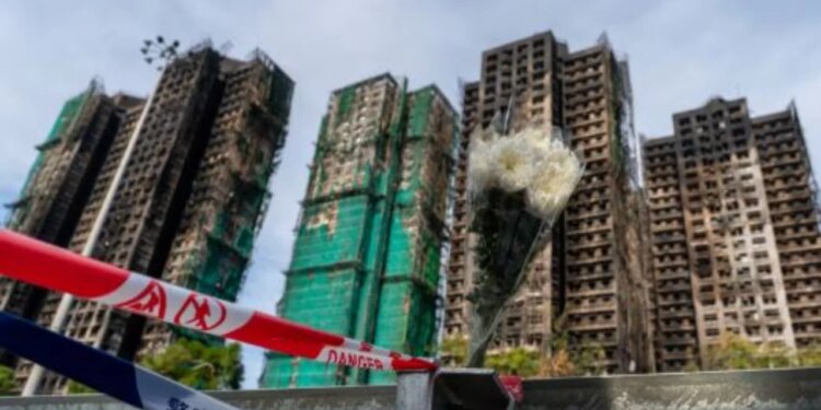 Zjarri fatal në Hong Kong gjatë viteve/ Arrestohen 8 individë të tjerë, përfshirë drejtorë kompanish.