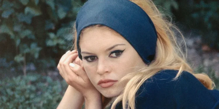 100 dashnorë, 4 përpjekje për vetëvrasje.../ 18 të dhëna mbi Brigitte Bardot!