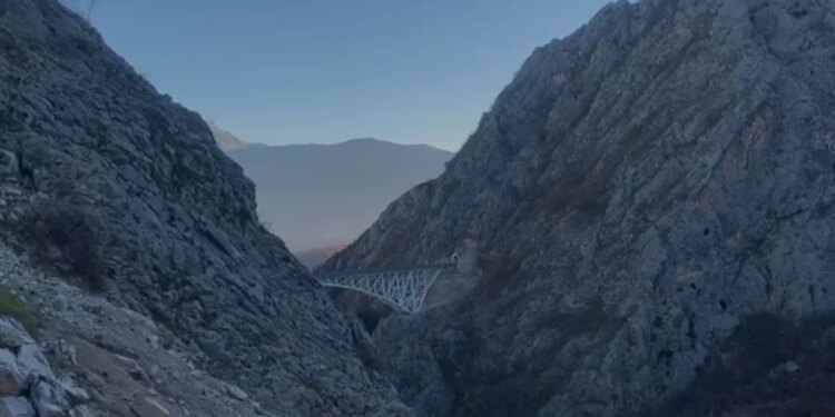 39-vjeçari i gjetur i vdekur nën urën në Klos, policia ndan informacionet