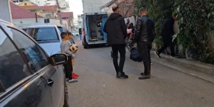 65-vjeçari i humbur për dy ditë, gjendet i vdekur në shtëpinë e tij/ Ndërhyn policia dhe zjarrfikësit.