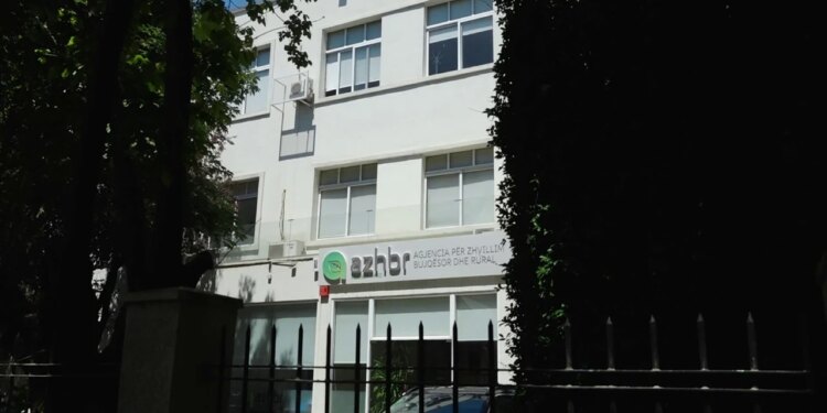 AZHBR shpërdoron fonde për bujqësinë: 2 milionë euro për fermerët në Malësinë e Madhe, por tokat e mbjella ekzistojnë vetëm në letër.