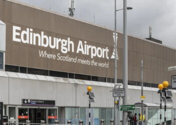 Aeroporti i Edinburgut në Skoci ndalon fluturimet për shkak të problemeve me teknologjinë e informacionit.