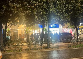 Aksident në Bulevardin Zogu i Parë, makina godet motorin