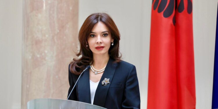 Aksidenti tragjik që i ndaloi jetën para kohe dy shqiptarëve, Spiropali: Shtyhet Samiti i 6-të i Gruas në Diasporë për nder të Elisabeta Katijajt.