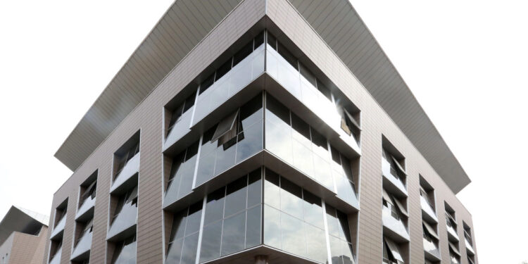 Aktakuza për 12 zyrtarë për tendera, dëm i vlerësuar mbi 7 milionë euro