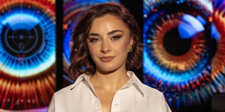 Aktorja dhe këngëtarja, Xhodi Skura, hyri në Big Brother VIP 5 dhe e surprizon gjyshen e saj nga shtëpia.