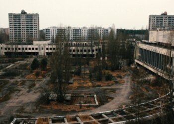 Alarm në centralin bërthamor të Cernobolit, kupola nuk i reziston më rrezatimit.