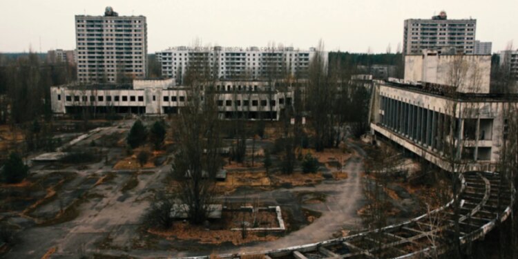 Alarm në centralin bërthamor të Cernobolit, kupola nuk i reziston më rrezatimit.