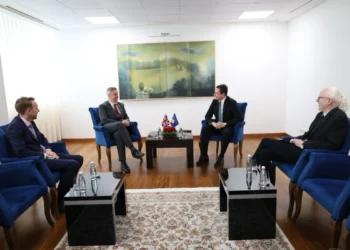 Ambasadori britanik Hargreaves takim me Kurtin mbi zgjedhjet dhe dialogun.