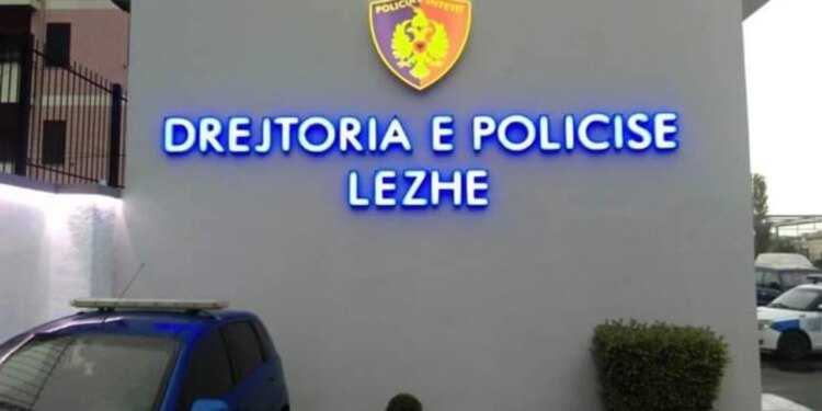 Arma në automjet pa targa: arrestohet 30-vjeçari në Lezhë, dy pasagjere në procedim.