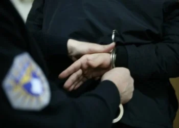 Arrestohet personi që përdori dokumente false për të marrë pronën e të tjerëve.