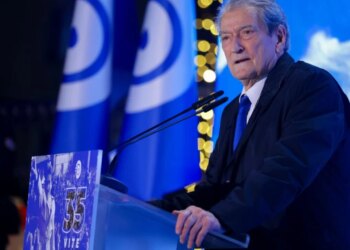 “Askush nuk ka arritur t'i kthejë shqiptarët pas” / Berisha fton në protestë nga Kavaja: Të fillojmë luftën tonë deri në triumf, pa kthim.