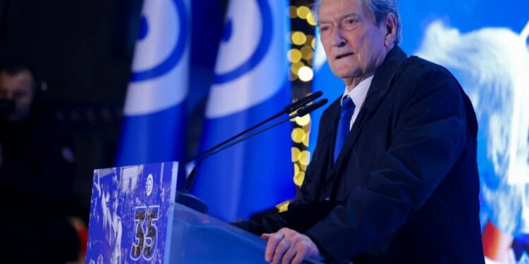 “Askush nuk ka arritur t'i kthejë shqiptarët pas” / Berisha fton në protestë nga Kavaja: Të fillojmë luftën tonë deri në triumf, pa kthim.