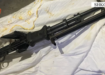 Automjete të shkreta nga zjarri në Shkodër/ Autor 19-vjeçar me armë, ndihmohet nga një i mitur