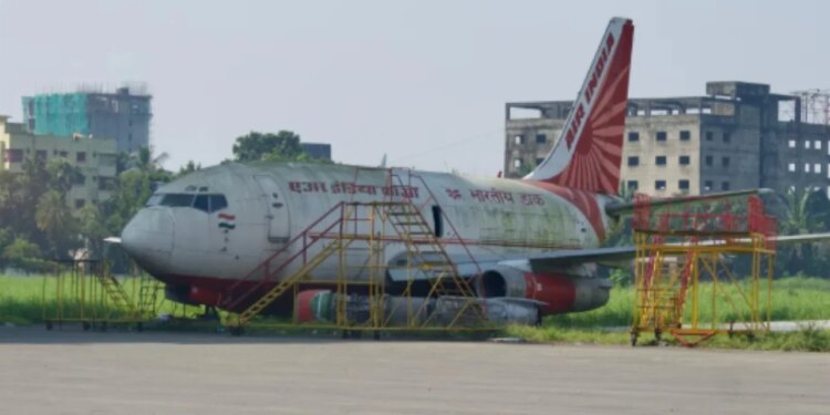 Avioni i zhdukur për 13 vjet, i gjetur dhe gjobitur me 85 mijë paund për parkim të parregullt.