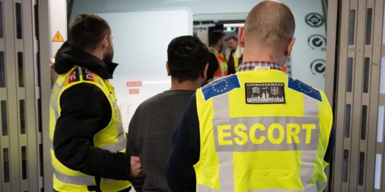 Azili u reduktua në Gjermani, ligji për shtetësinë do të bëhet më i rreptë për “mashtruesit”