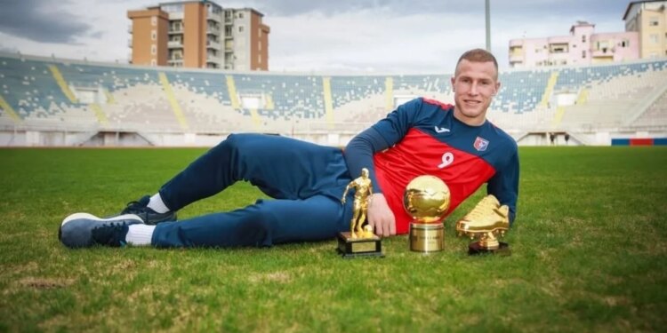 Balaj "bashkohet" me familjen, dhe së shpejti pritet të bëhet baba...